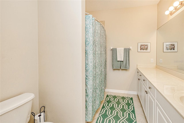 full bath with toilet, tile patterned flooring, double vanity, a shower with shower curtain, and baseboards