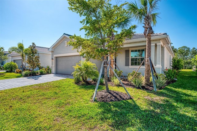 10995 Pinot Dr, Venice, FL 34293 - single story home featuring a front yard, stucco siding, driveway, and a garage