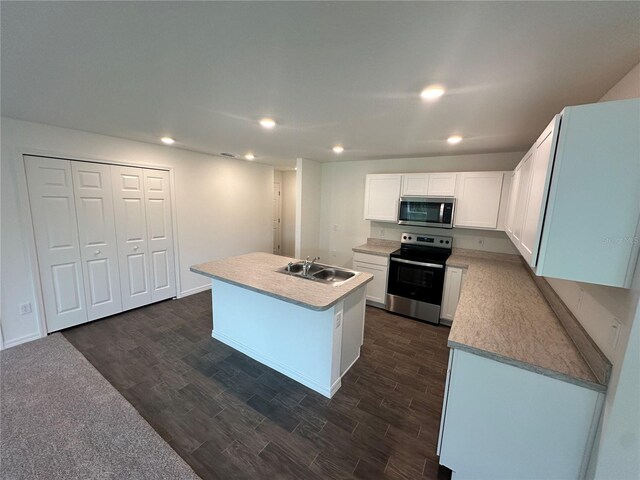 17 Luther Dr, Palm Coast, FL 32137 - kitchen with stainless steel appliances, a sink, dark wood-type flooring, a kitchen island with sink, and recessed lighting