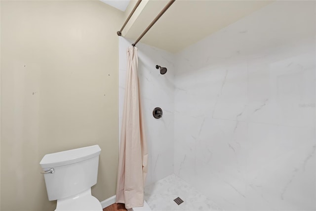 376 Portofino Dr, Punta Gorda, FL 33950 - full bathroom featuring a shower with curtain and toilet
