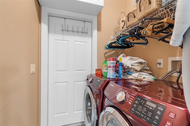 2911 Riverside Dr, Punta Gorda, FL 33950 - laundry area featuring washing machine and clothes dryer