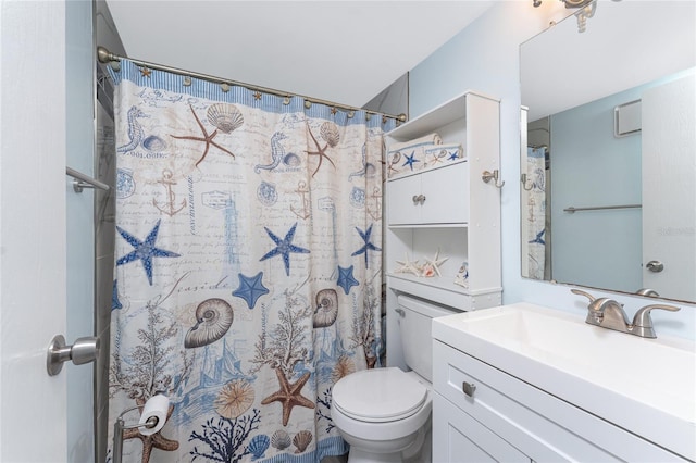 full bath with toilet, vanity, and curtained shower