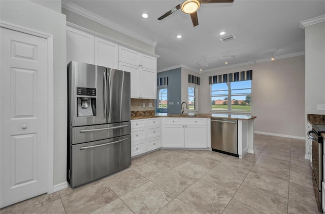 12951 SW Kingsway Cir, Lake Suzy, FL 34269 - kitchen with stainless steel appliances, a sink, ornamental molding, a peninsula, and a ceiling fan
