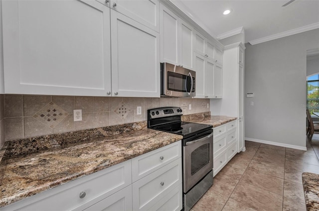 12951 SW Kingsway Cir, Lake Suzy, FL 34269 - kitchen with appliances with stainless steel finishes, crown molding, baseboards, white cabinets, and backsplash