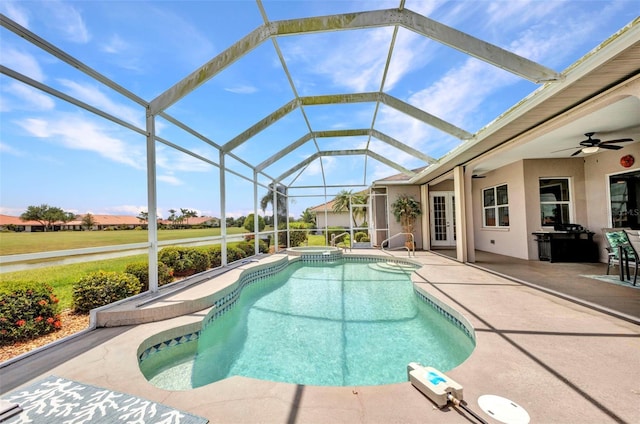 12951 SW Kingsway Cir, Lake Suzy, FL 34269 - view of swimming pool with a patio, ceiling fan, a pool with connected hot tub, and glass enclosure