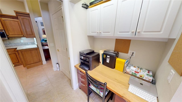 8596 SW Riverside Dr, Arcadia, FL 34269 - home office featuring light tile patterned floors