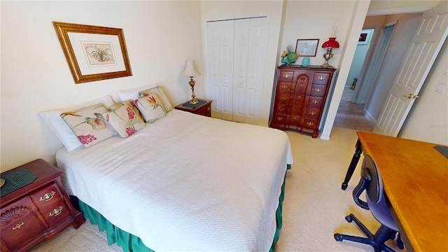 8596 SW Riverside Dr, Arcadia, FL 34269 - carpeted bedroom featuring a closet
