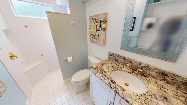 8596 SW Riverside Dr, Arcadia, FL 34269 - full bathroom with tiled shower, toilet, vanity, and tile patterned floors
