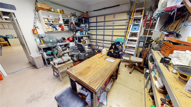 8596 SW Riverside Dr, Arcadia, FL 34269 - garage with a workshop area