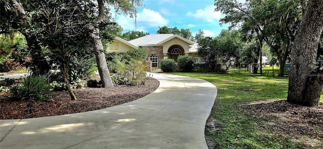 8596 SW Riverside Dr, Arcadia, FL 34269 - surrounding community featuring curved driveway and a lawn