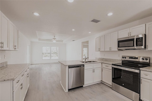 27438 Corinthian Dr, Punta Gorda, FL 33955 - kitchen with appliances with stainless steel finishes, a sink, light wood-type flooring, a peninsula, and recessed lighting