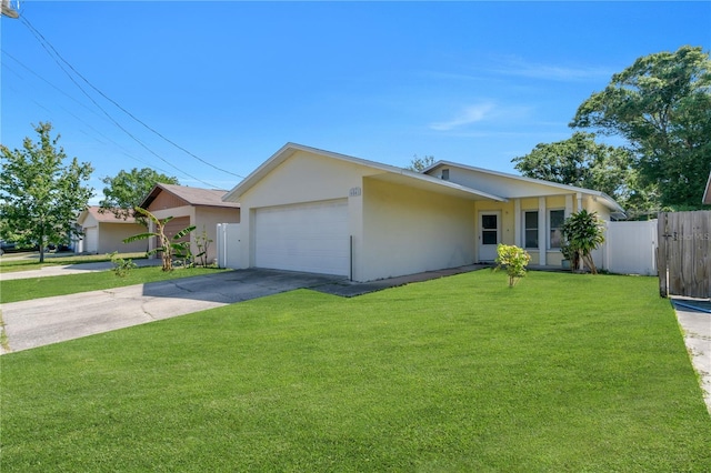 view of front facade featuring stucco siding, an attached garage, and driveway