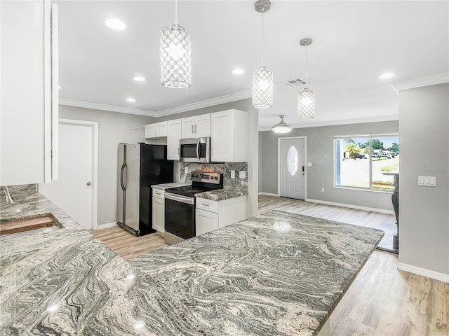 3342 Avanti Cir, North Port, FL 34287 - kitchen with appliances with stainless steel finishes, crown molding, baseboards, a sink, and recessed lighting