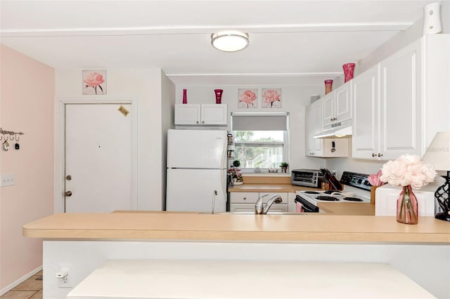 25100 Sandhill Blvd Unit F-203, Punta Gorda, FL 33983 - kitchen with freestanding refrigerator, electric stove, under cabinet range hood, a peninsula, and light countertops