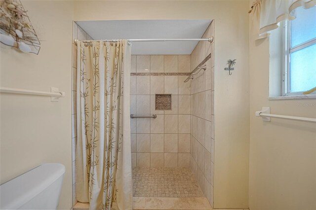 2193 Beacon Dr, Port Charlotte, FL 33952 - full bath featuring tiled shower and toilet