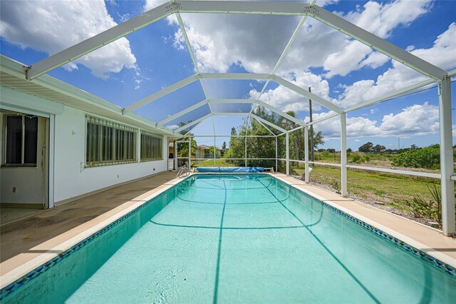 2193 Beacon Dr, Port Charlotte, FL 33952 - swimming pool with a patio area and glass enclosure