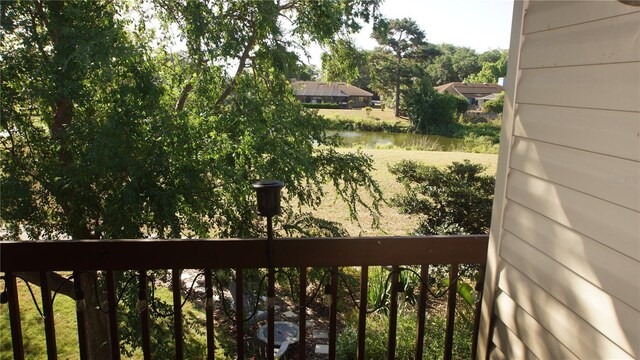 925 Fenton Ln Unit 11, Lakeland, FL 33809 - view of yard featuring a water view and a balcony