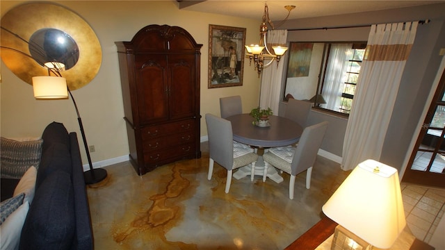 925 Fenton Ln Unit 11, Lakeland, FL 33809 - dining space featuring a chandelier and baseboards