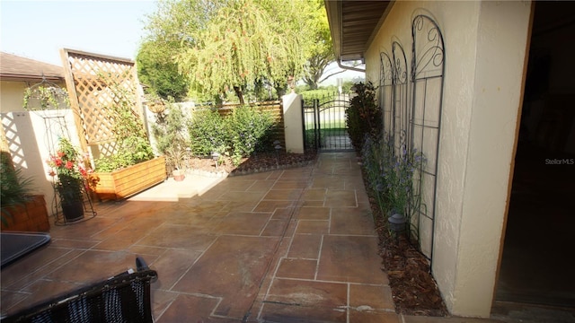 925 Fenton Ln Unit 11, Lakeland, FL 33809 - view of patio with a gate and fence