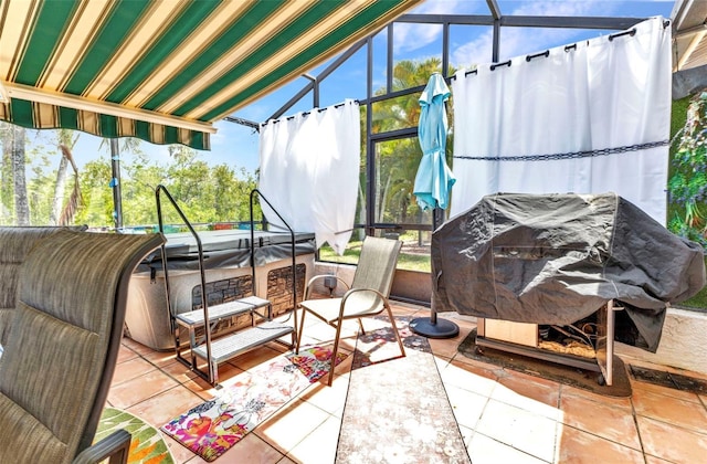 5046 San Rocco Ct, Punta Gorda, FL 33950 - sunroom featuring a hot tub and lofted ceiling
