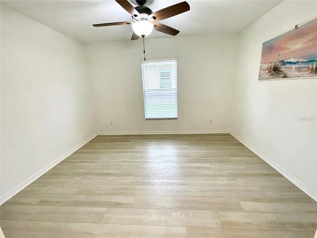 13170 SW Pembroke Cir N, Lake Suzy, FL 34269 - unfurnished room featuring a ceiling fan, light wood finished floors, and baseboards