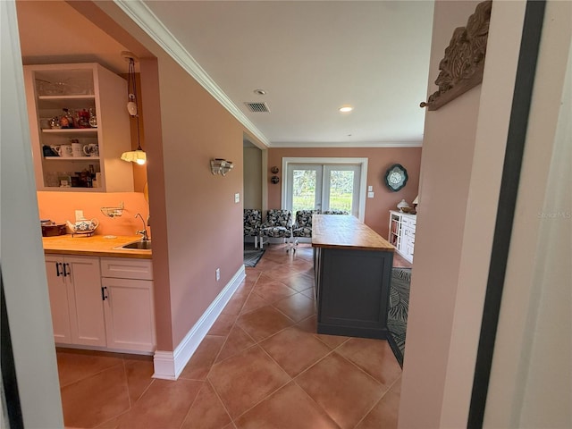 1005 S Sands Paradise Pt, Inverness, FL 34450 - hallway featuring crown molding, light tile patterned floors, baseboards, a sink, and recessed lighting