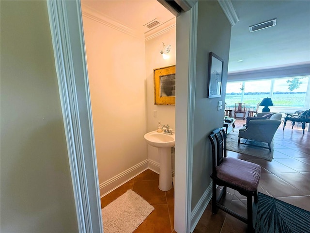 1005 S Sands Paradise Pt, Inverness, FL 34450 - bathroom featuring tile patterned flooring, ornamental molding, baseboards, and a sink