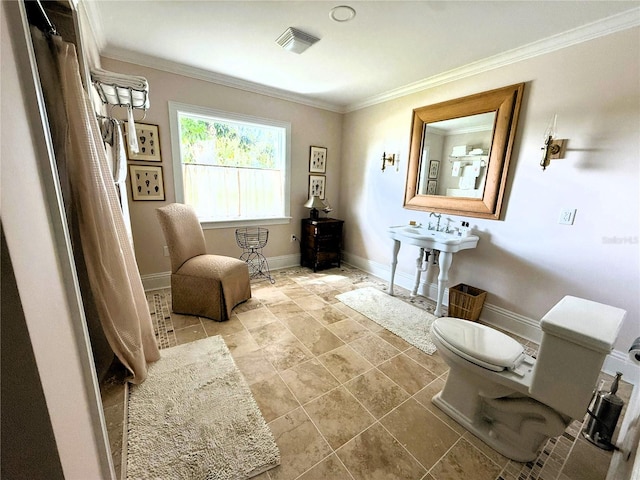 1005 S Sands Paradise Pt, Inverness, FL 34450 - full bath featuring toilet, crown molding, and baseboards