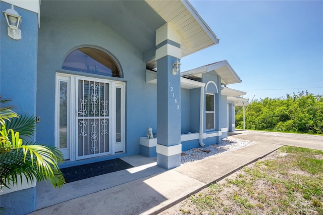 property entrance with stucco siding