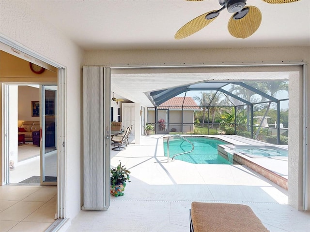 3518 Terin Ct, Punta Gorda, FL 33950 - view of swimming pool featuring a patio, a ceiling fan, a pool with connected hot tub, and a lanai
