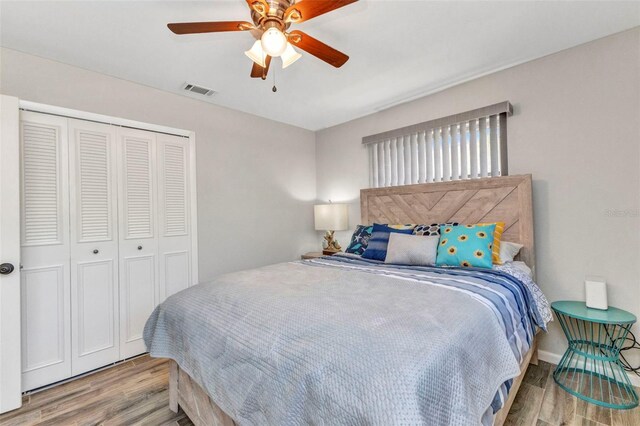 2626 Auburn Blvd, Port Charlotte, FL 33948 - bedroom with wood finished floors, a closet, and a ceiling fan