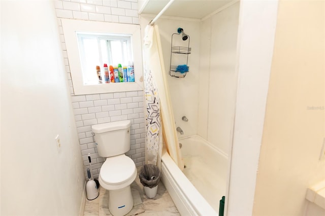114 N Dade Ave, Arcadia, FL 34266 - bathroom featuring toilet, shower / bath combo, tile walls, and crown molding
