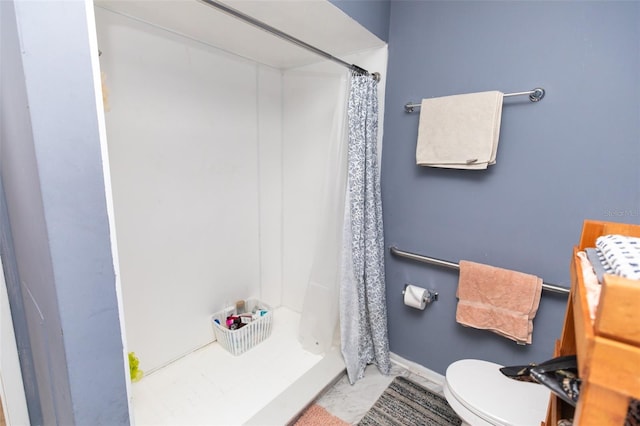 114 N Dade Ave, Arcadia, FL 34266 - bathroom featuring a shower with shower curtain and toilet
