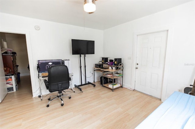114 N Dade Ave, Arcadia, FL 34266 - office space with wood finished floors and baseboards