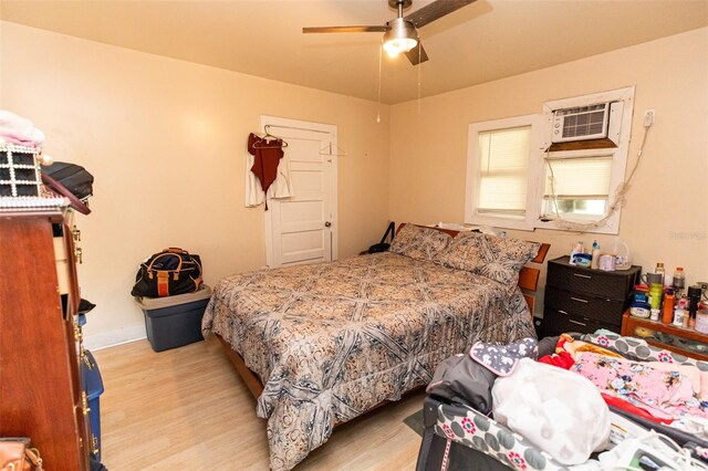 114 N Dade Ave, Arcadia, FL 34266 - bedroom featuring wood finished floors, baseboards, a ceiling fan, and an AC wall unit