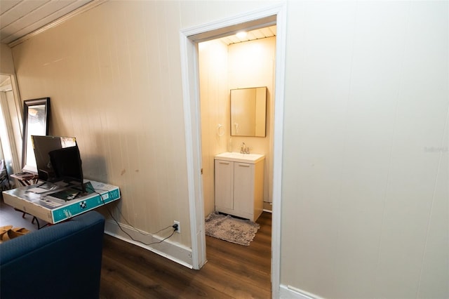 114 N Dade Ave, Arcadia, FL 34266 - office space with dark wood finished floors, a sink, and baseboards