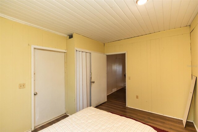 114 N Dade Ave, Arcadia, FL 34266 - bedroom featuring dark wood-type flooring and a closet
