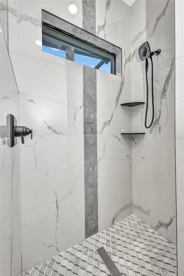15 Tournament Rd, Rotonda West, FL 33947 - bathroom with a marble finish shower