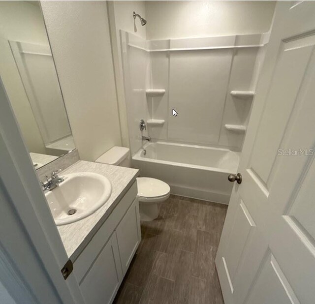 5 Princess Luise Ln, Palm Coast, FL 32164 - full bathroom featuring wood finished floors, toilet, vanity, and shower / washtub combination