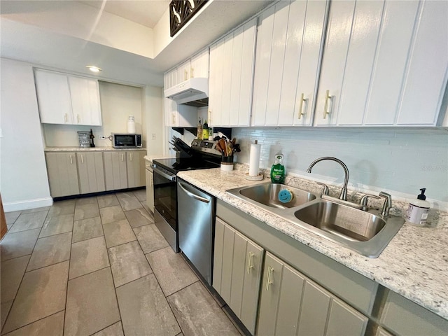 3122 Scranton St, Port Charlotte, FL 33952 - kitchen featuring stainless steel appliances, a sink, under cabinet range hood, and light countertops