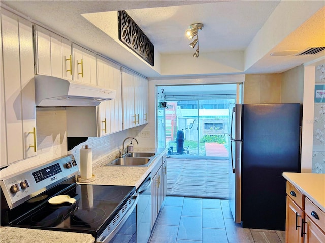 3122 Scranton St, Port Charlotte, FL 33952 - kitchen featuring stainless steel appliances, under cabinet range hood, light countertops, tasteful backsplash, and light tile patterned floors