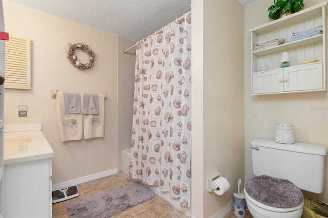 315 Holly Rd, Venice, FL 34293 - full bath featuring toilet, vanity, a textured ceiling, shower / bathtub combination with curtain, and baseboards
