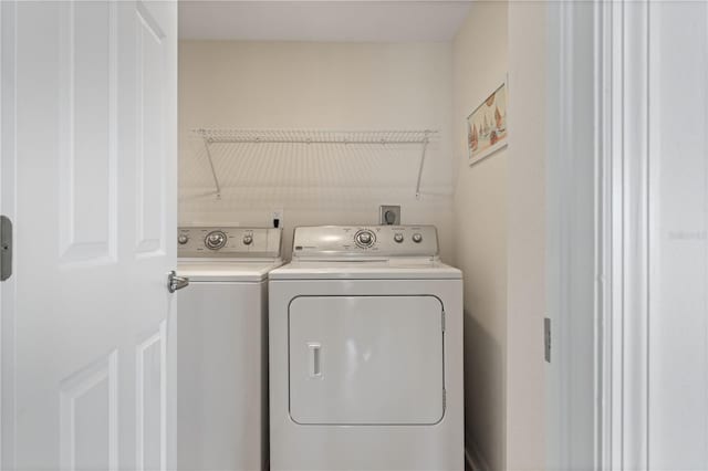 101 N Marion Ct Unit 133, Punta Gorda, FL 33950 - laundry area featuring independent washer and dryer