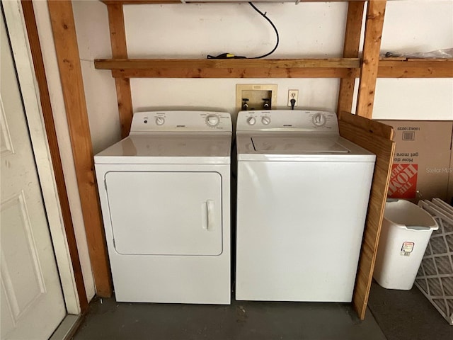 41 Brewster Ln, Palm Coast, FL 32137 - laundry area featuring washer and dryer