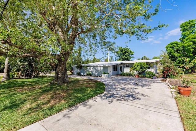 3129 Buttonwood Pl, Punta Gorda, FL 33950 - single story home featuring driveway and a front yard
