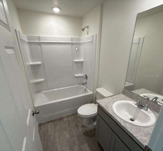 42 Peppercorn Ln, Palm Coast, FL 32164 - full bath with vanity, toilet, washtub / shower combination, and wood finished floors