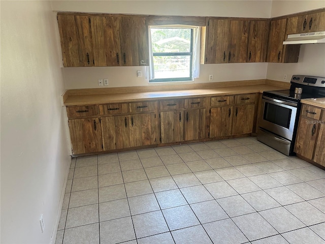 708 N Johnson Ave, Arcadia, FL 34266 - kitchen featuring under cabinet range hood, stainless steel electric range, and light countertops