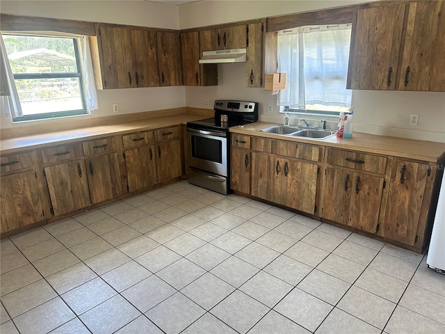 708 N Johnson Ave, Arcadia, FL 34266 - kitchen with electric stove, a sink, under cabinet range hood, and light countertops
