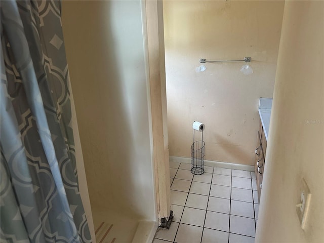 708 N Johnson Ave, Arcadia, FL 34266 - full bathroom with curtained shower, baseboards, and tile patterned flooring