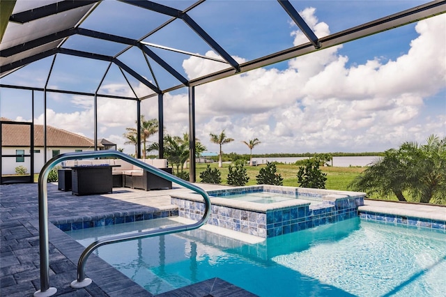 5061 Collingswood Blvd, Port Charlotte, FL 33948 - view of swimming pool featuring a patio, a pool with connected hot tub, and a lanai